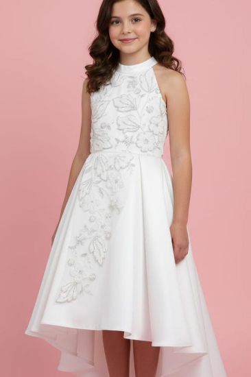 صورة فستان سهرة أبيض أطلالة الاميرات